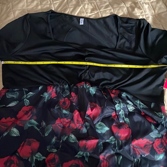 Rose gal 4x two pieces set runs big - Picture 3 of 14